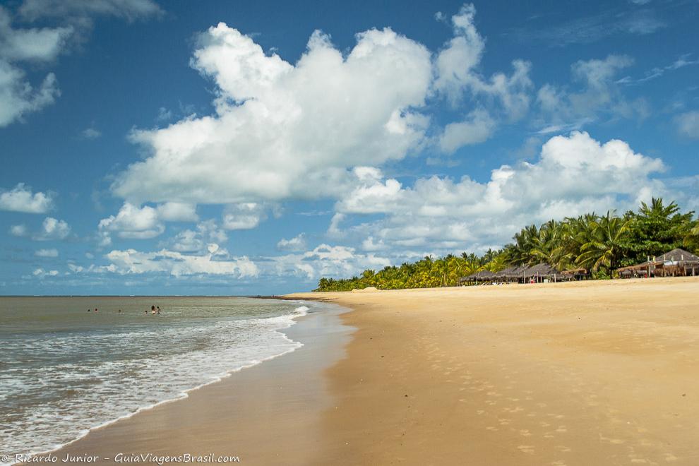 Imagem das águas cristalina da Praia de Guaiu, em Santo André