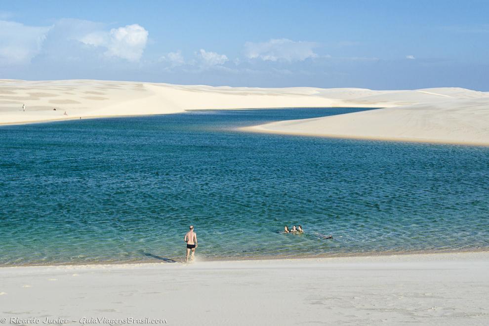Imagem das águas mornas da lagoa de Santo Amaro do Maranhão.