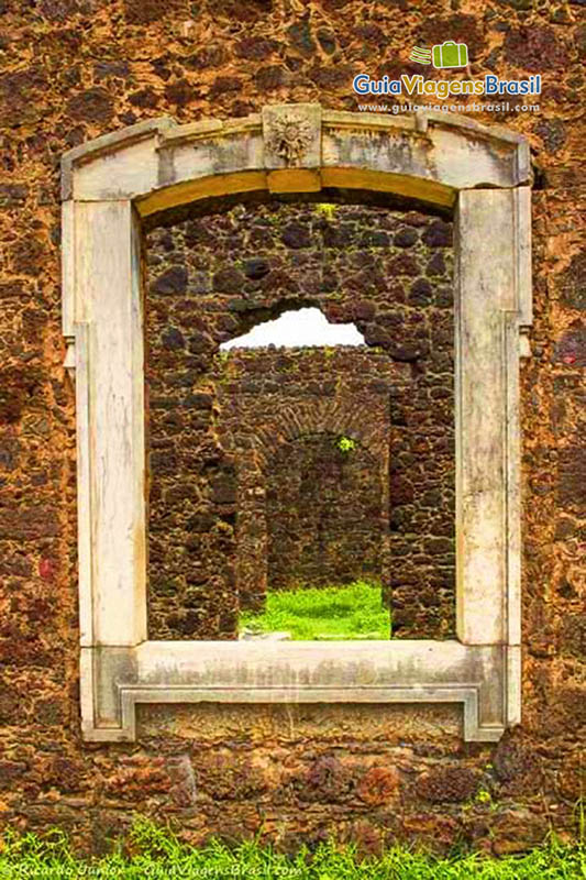 Imagem das janelas que eram do Palácio do Barão Pindaré.