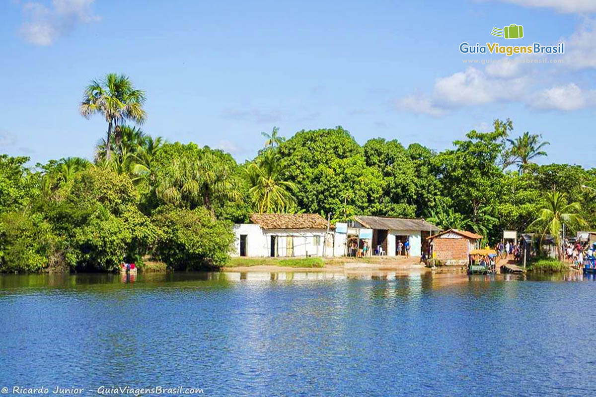 Imagem de casa de moradores local na Lagoa Bonita.