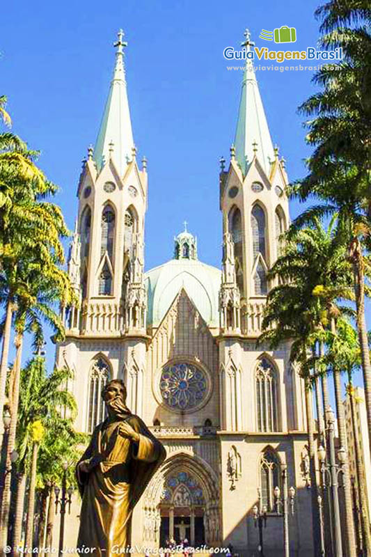 Imagem da Catedral da Sé, é a maior igreja de São Paulo, foi restaurada entre 2000 e 2002, em São Paulo, Brasil.
