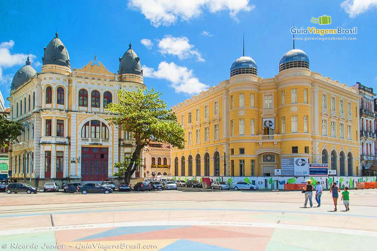 Imagem do Centro Histórico do Recife visto do Marco Zero.
