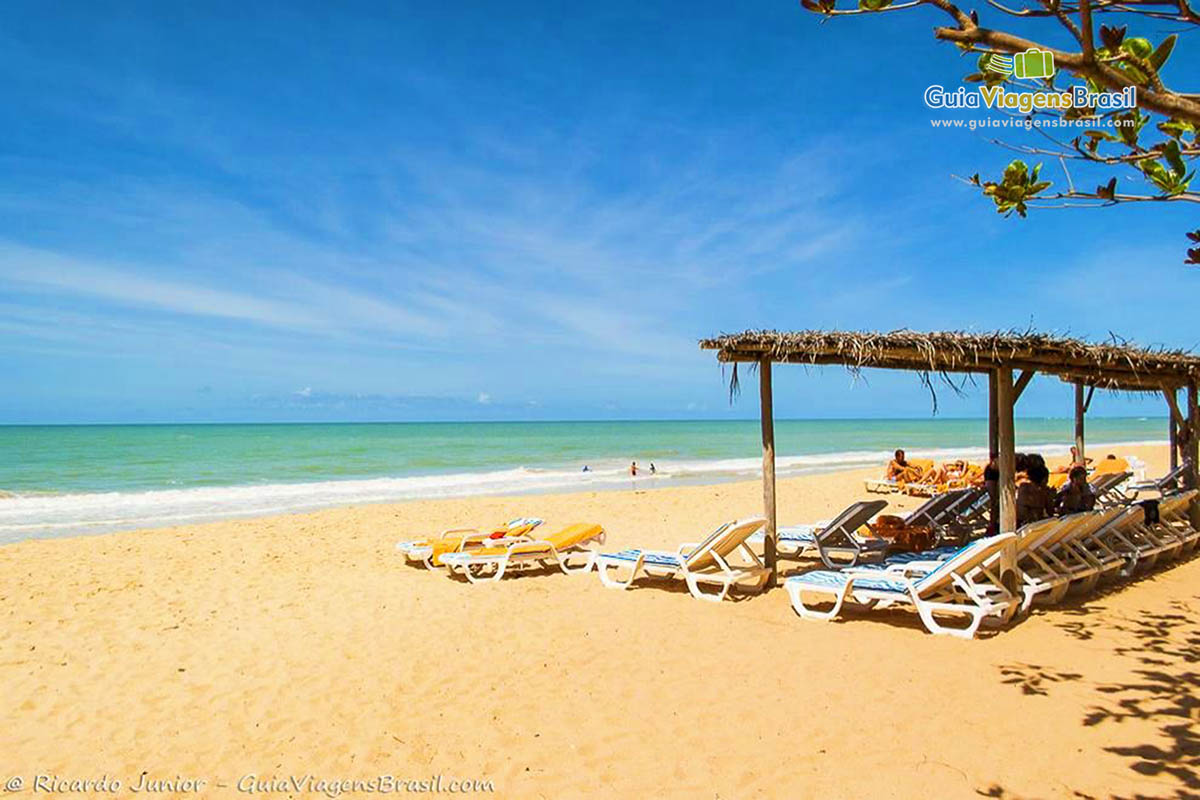 Imagem da praia do Club Med em Arraial.