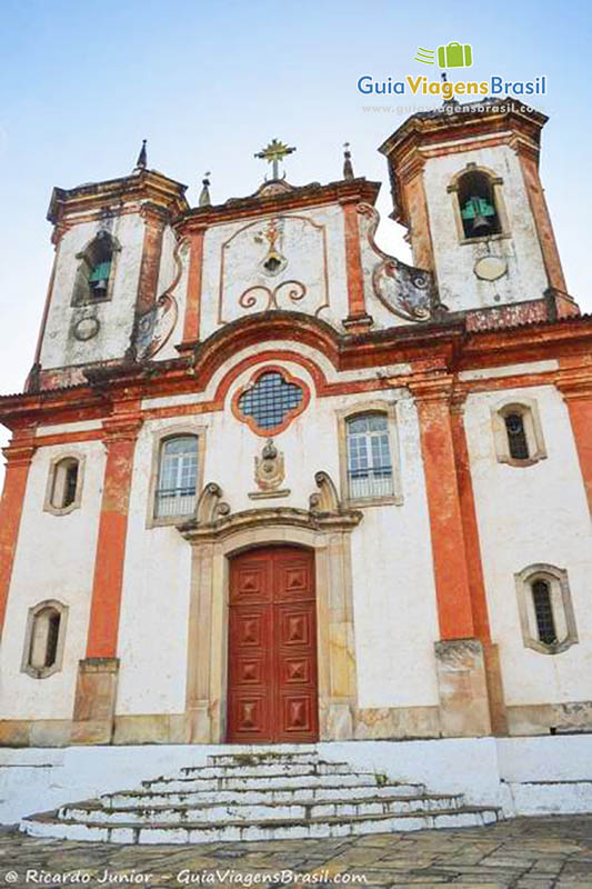 Imagem aproximada da Igreja Matriz Nossa Senhora da Conceição, em Ouro Preto.