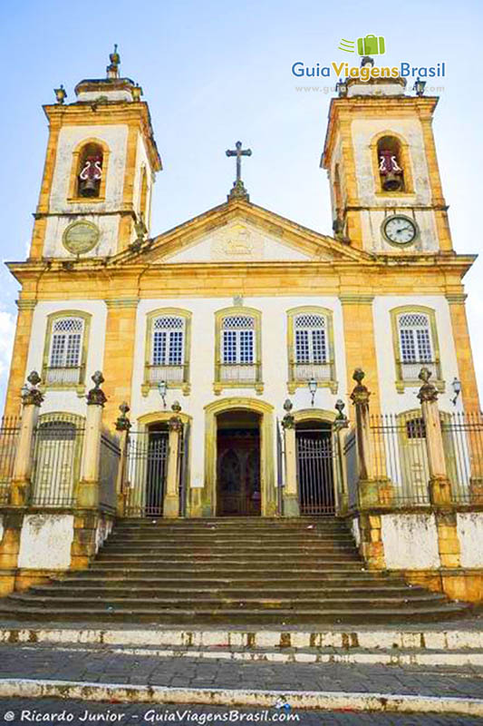 Imagem da fachada da Igreja de Nossa Senhora do Pilar, visita obrigatória, pois vale muito a pena.