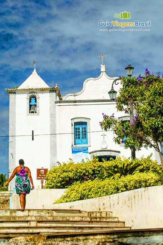 Imagem aproximada da Igreja São Miguel Arcanjo em Itacaré.