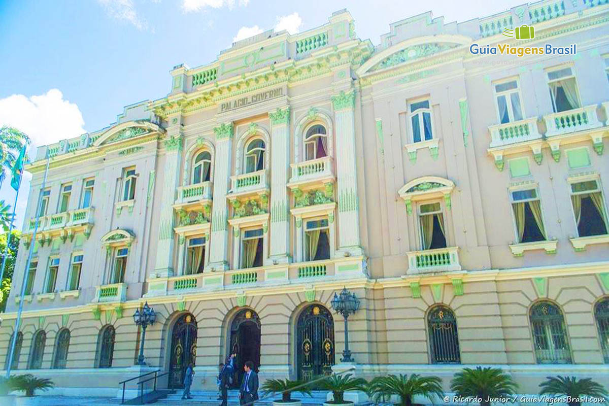 Imagem do Belo Palácio do Governo de Pernambuco em Recife.
