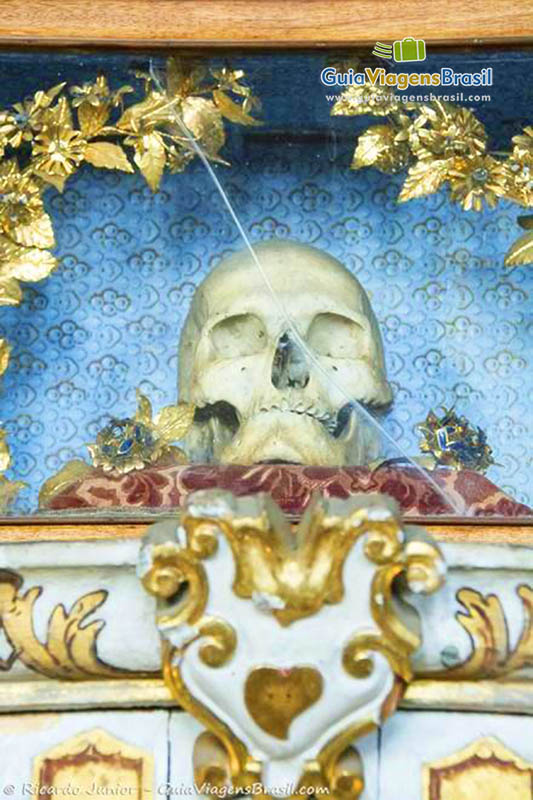 Imagem de crânio no altar da Igreja de São Francisco, no Pelourinho.
