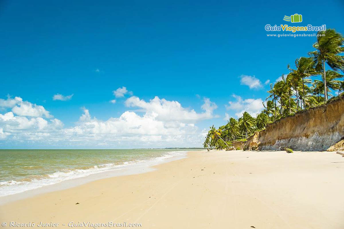 Imagem de uma das belezas de Alagoas, Praia do Carro Quebrado.