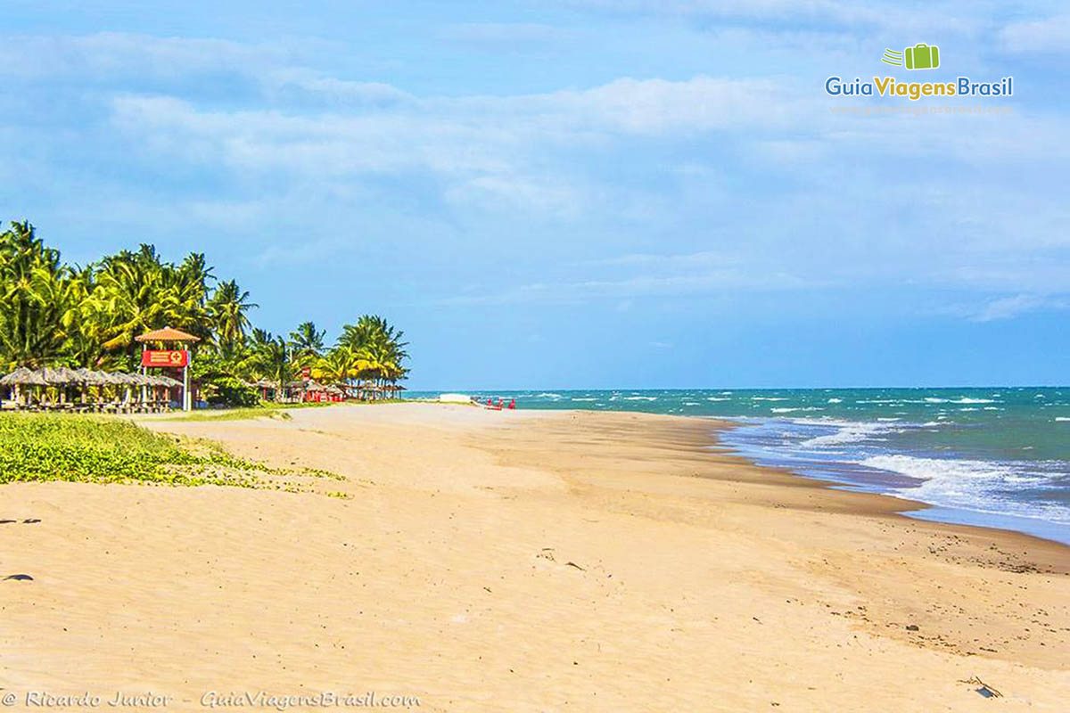 Imagem da bela Praia de Jacarecica, tranquilidade tão desejada, em Maceió, Alagoas, Brasil.