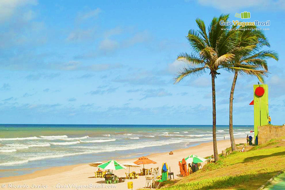 Imagem da bela Praia de Jaguaribe, em Salvador.