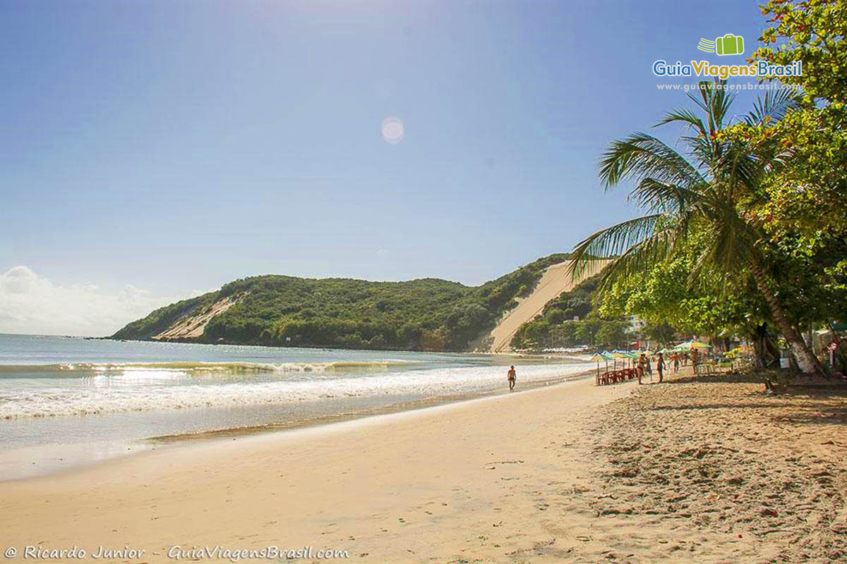 Imagem da extensão da Praia de Ponta Negra, em Natal.
