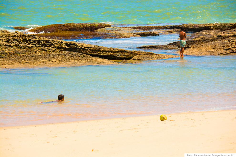 Piscinas naturais na Praia de Caraíva.