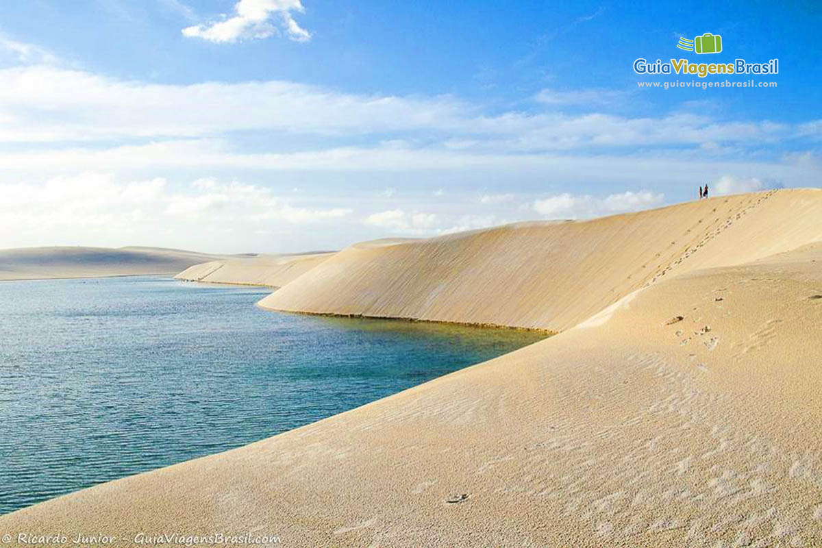 Imagem das dunas encantadoras da Lagoa Azul.