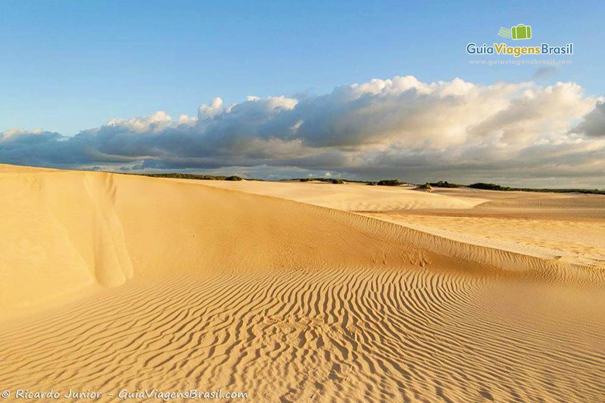 Imagem das areias douradas das dunas em Natal.