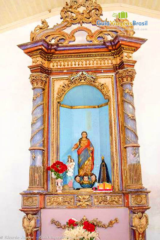 Imagem de Nossa Senhora no Altar.
