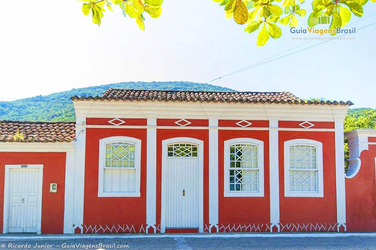 Imagem de bonita casa na Praia Ribeirão da Ilha.