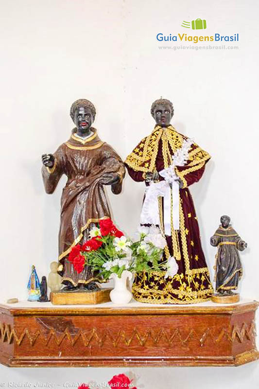 Imagem de santos de devoção da população de Alcântara.
